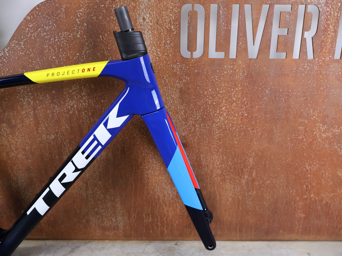 TREK MADONE SLR GEN 8 RAHMENSET – 900 OCLV CARBON – PROJECT ONE NAVY SMOKE – GRÖSSE M