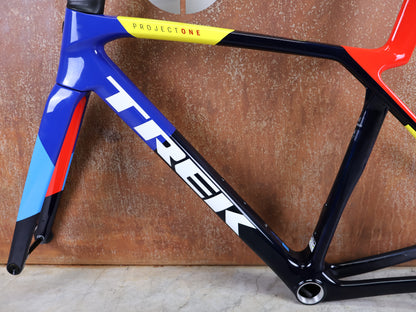 TREK MADONE SLR GEN 8 RAHMENSET – 900 OCLV CARBON – PROJECT ONE NAVY SMOKE – GRÖSSE M