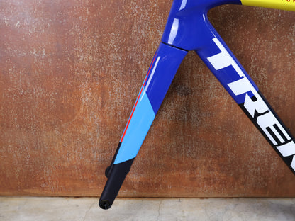 TREK MADONE SLR GEN 8 RAHMENSET – 900 OCLV CARBON – PROJECT ONE NAVY SMOKE – GRÖSSE M