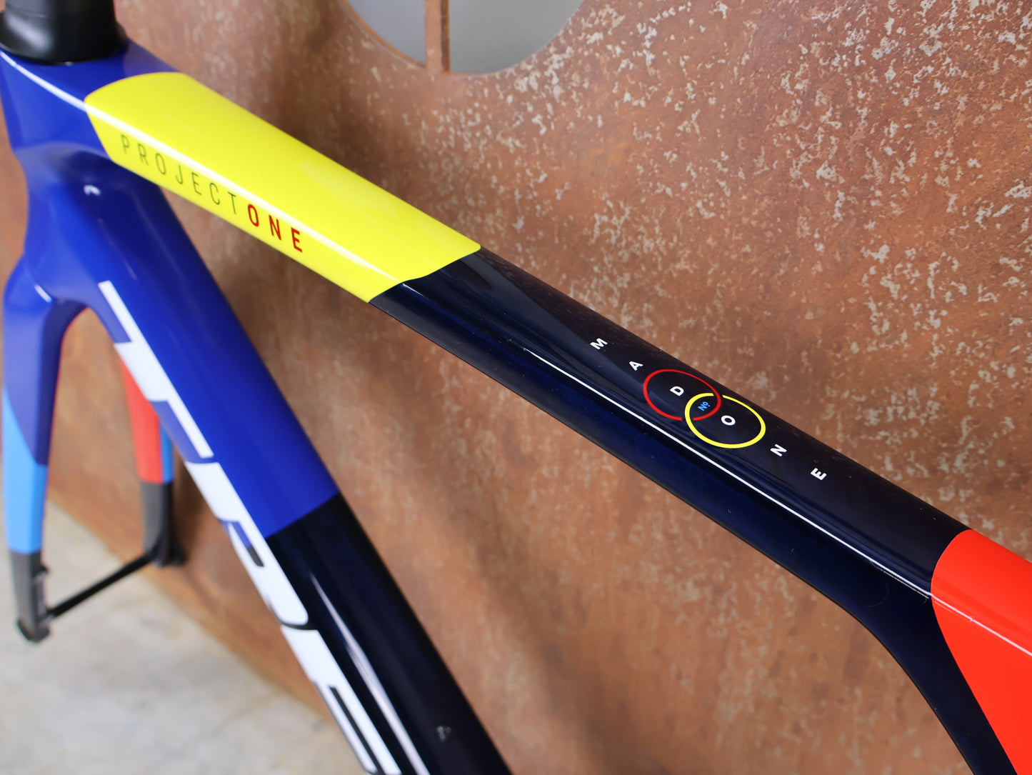 TREK MADONE SLR GEN 8 RAHMENSET – 900 OCLV CARBON – PROJECT ONE NAVY SMOKE – GRÖSSE M