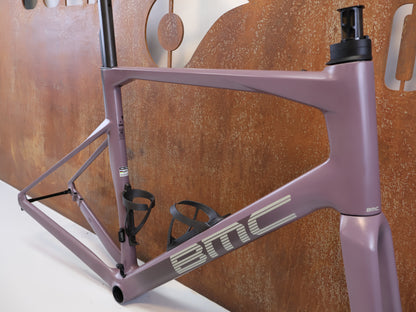 BMC ROADMACHINE 01 ONE RAHMENSET / GRÖßE 58 / MODELL 2024 / SMOKEY PURPLE