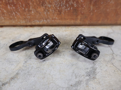 SRAM AXS POD CONTROLLER KLEMMSCHELLEN SET – LINKS & RECHTS – MMX 11.3018.018.001 / 002