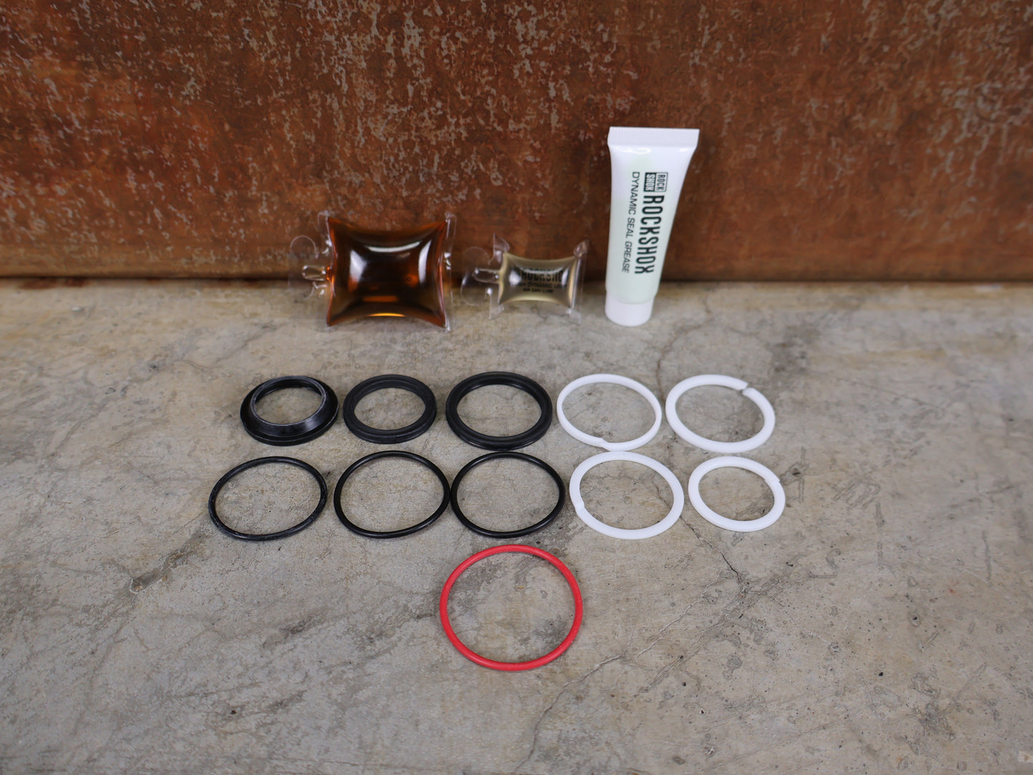 ROCKSHOX FULL SERVICE KIT 100H – TREK ISOSTRUT A1+ 2024+ (00.4318.037.013)