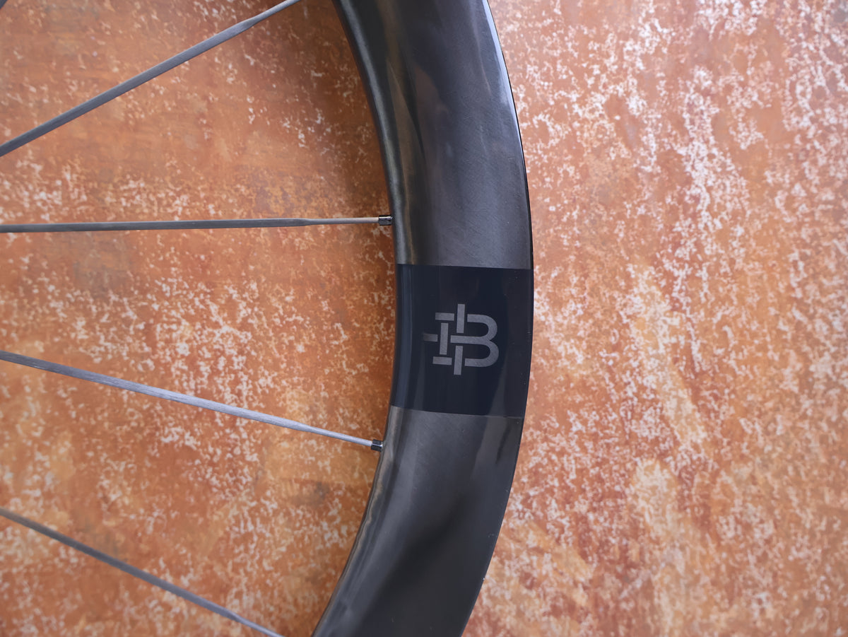 Black Inc 48 58 Carbon Aero Laufradsatz Shimano HG Ceramic