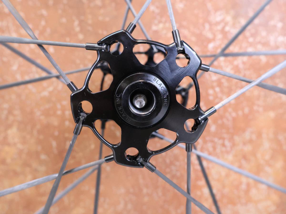 Black Inc 48 58 Carbon Aero Laufradsatz Shimano HG Ceramic
