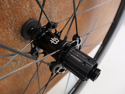 Black Inc 48 58 Carbon Aero Laufradsatz Shimano HG Ceramic