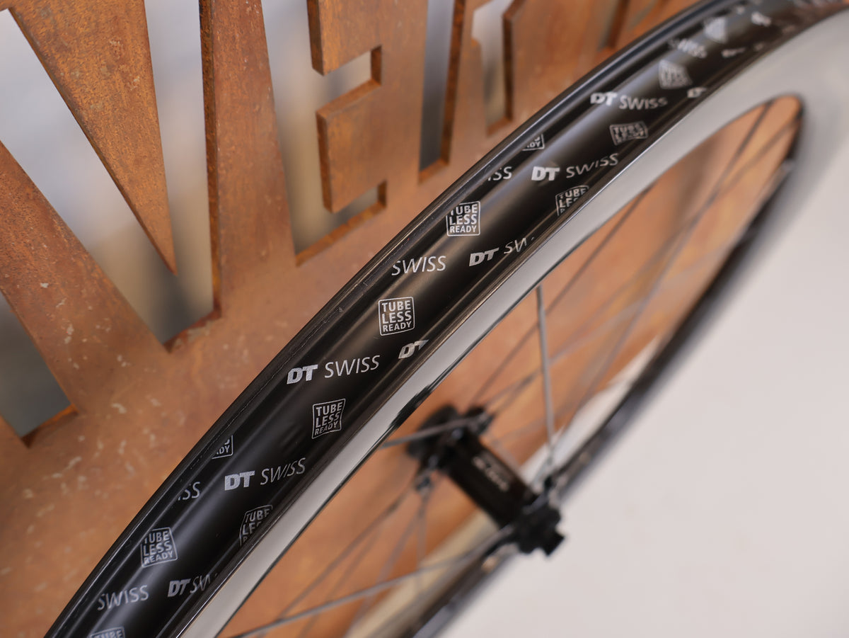 Black Inc 48 58 Carbon Aero Laufradsatz Shimano HG Ceramic