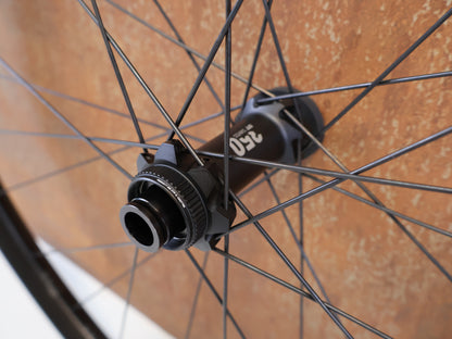 DT SWISS XM 1700 SPLINE 30 VORDERRAD / 29 ZOLL / BOOST / 919 G / CENTER LOCK