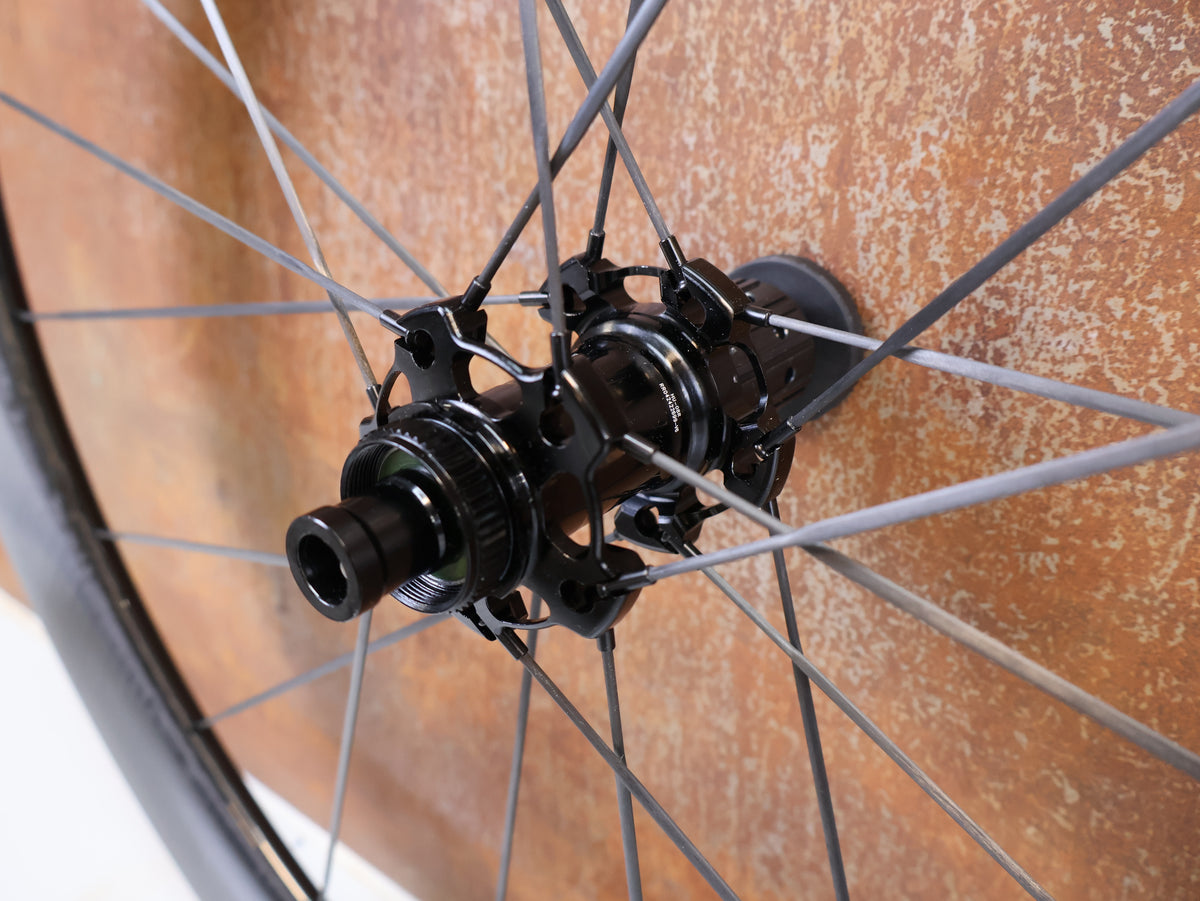 Black Inc 48 58 Carbon Aero Laufradsatz Shimano HG Ceramic