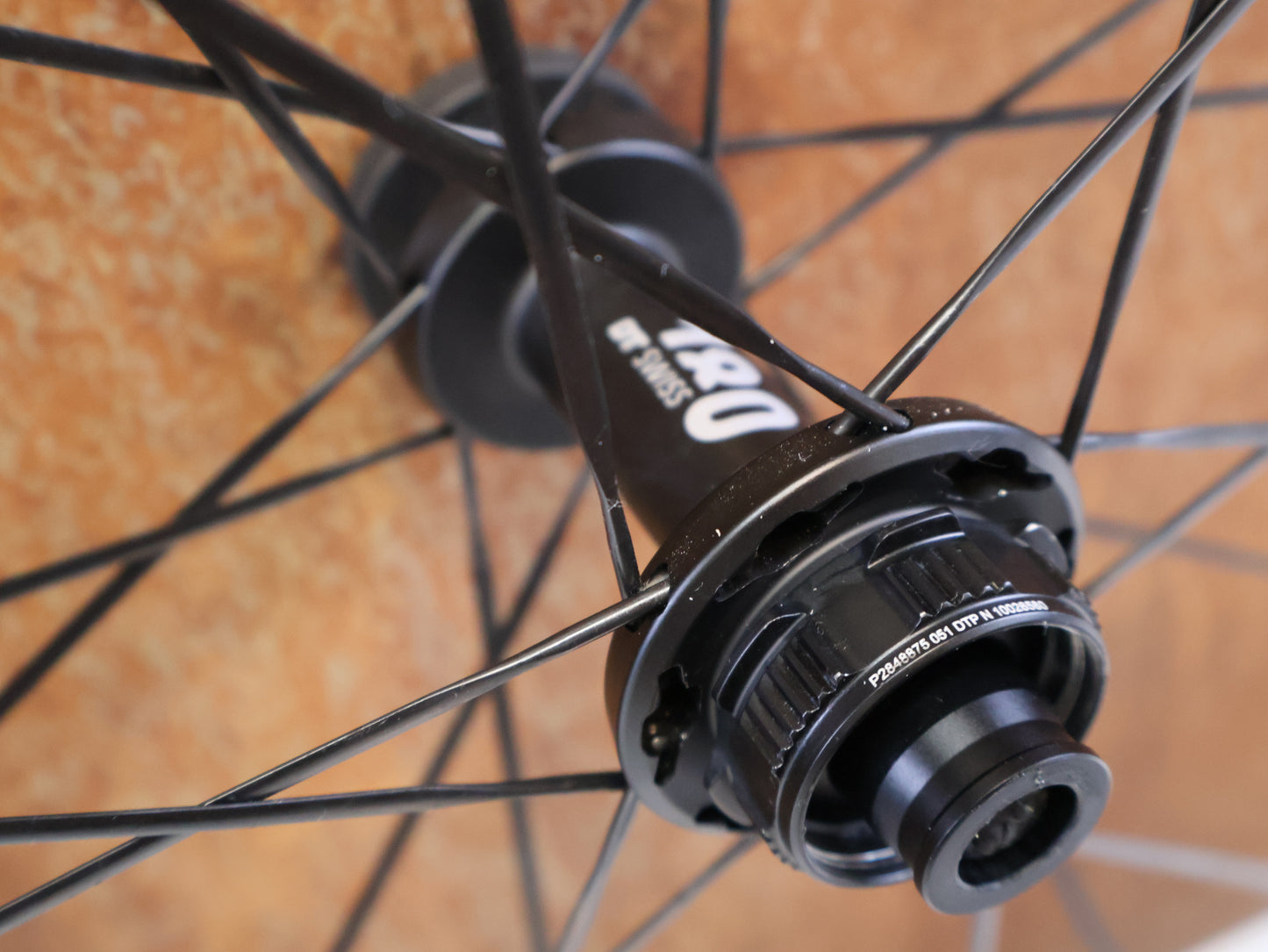 DT SWISS ARC 1100 DICUT DB 38 / CARBON LAUFRADSATZ / DISC / SHIMANO HG