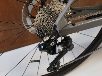 BMC ROADMACHINE 01 AMP TWO / 12.97 KG / TQ-HPR60 / 105 DI2 / 58CM