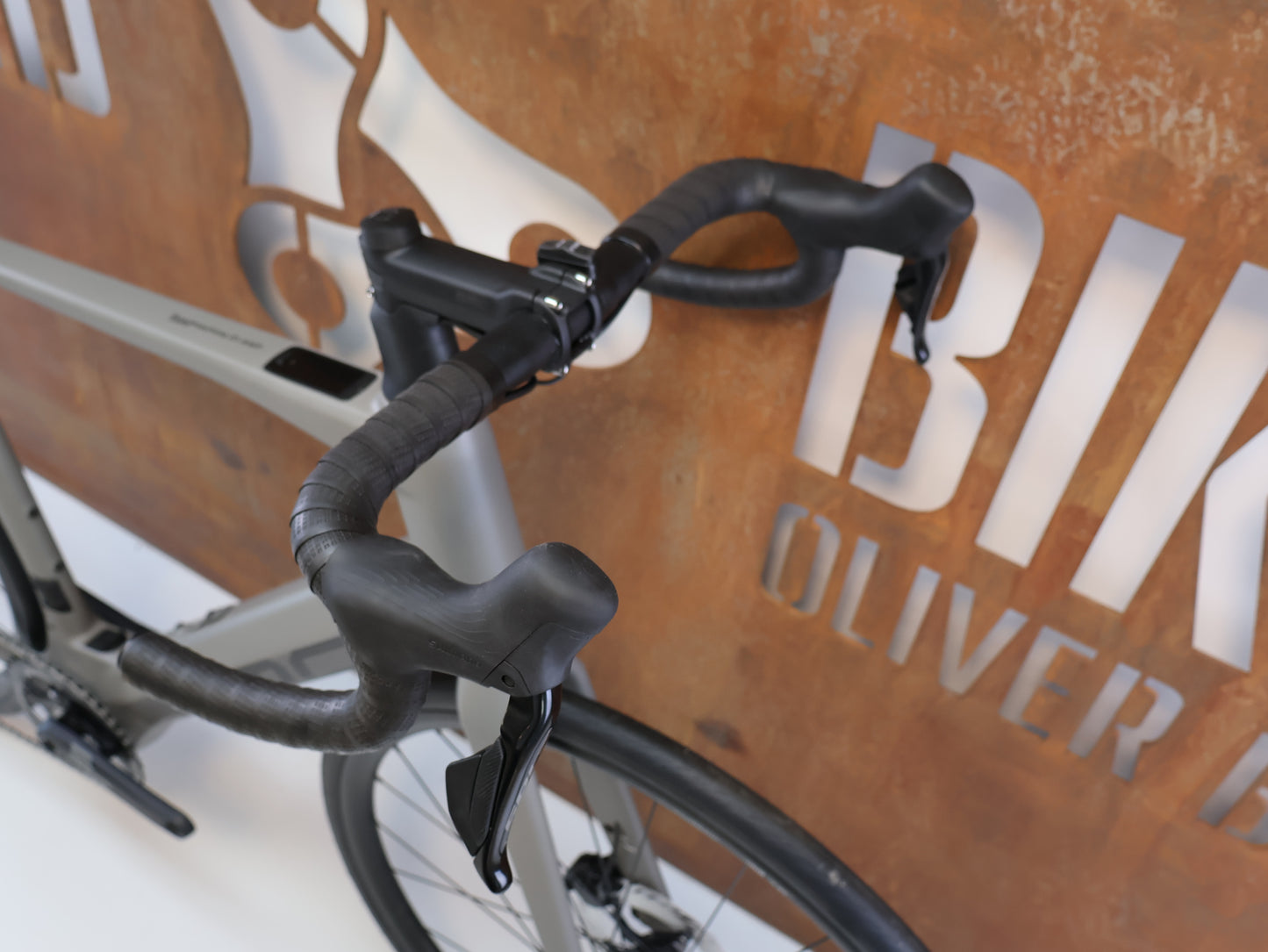 BMC ROADMACHINE 01 AMP TWO / 12.97 KG / TQ-HPR60 / 105 DI2 / 58CM