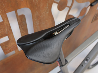 BMC ROADMACHINE 01 AMP TWO / 12.97 KG / TQ-HPR60 / 105 DI2 / 58CM