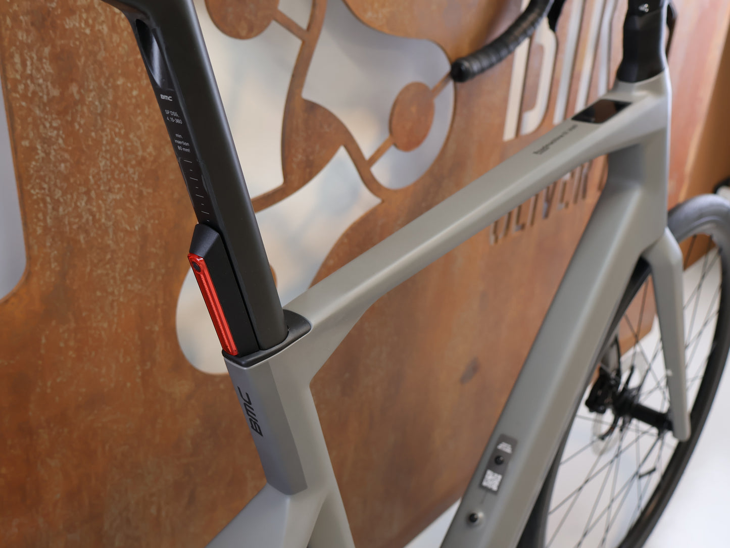 BMC ROADMACHINE 01 AMP TWO / 12.97 KG / TQ-HPR60 / 105 DI2 / 58CM