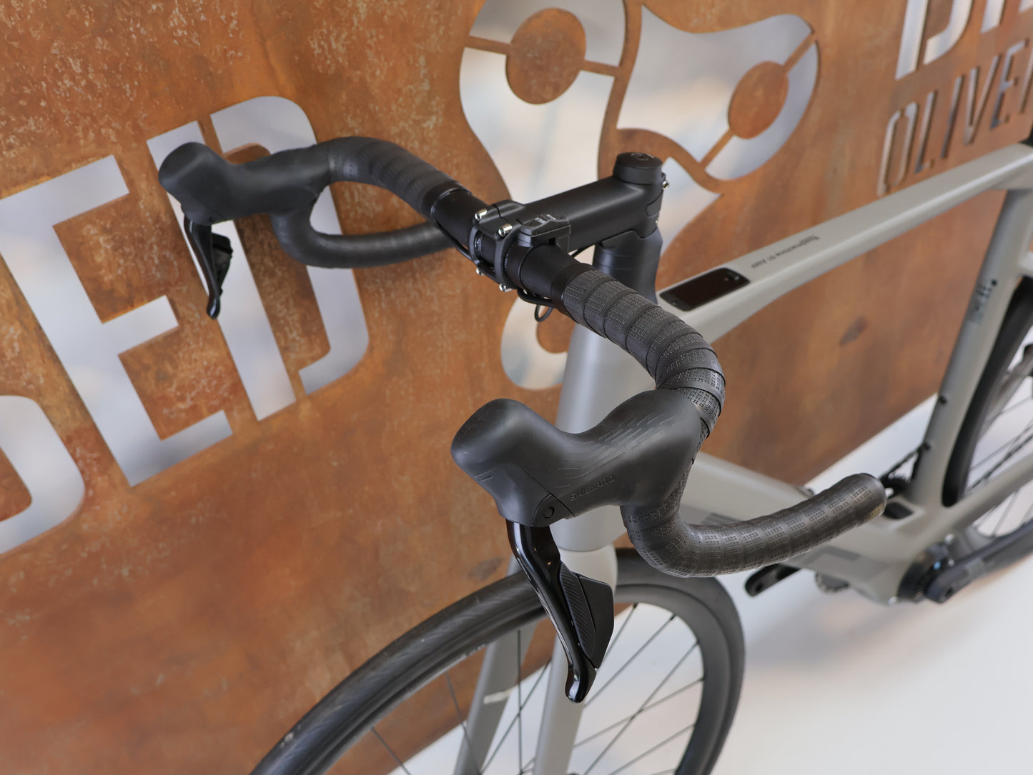 BMC ROADMACHINE 01 AMP TWO / 12.97 KG / TQ-HPR60 / 105 DI2 / 58CM