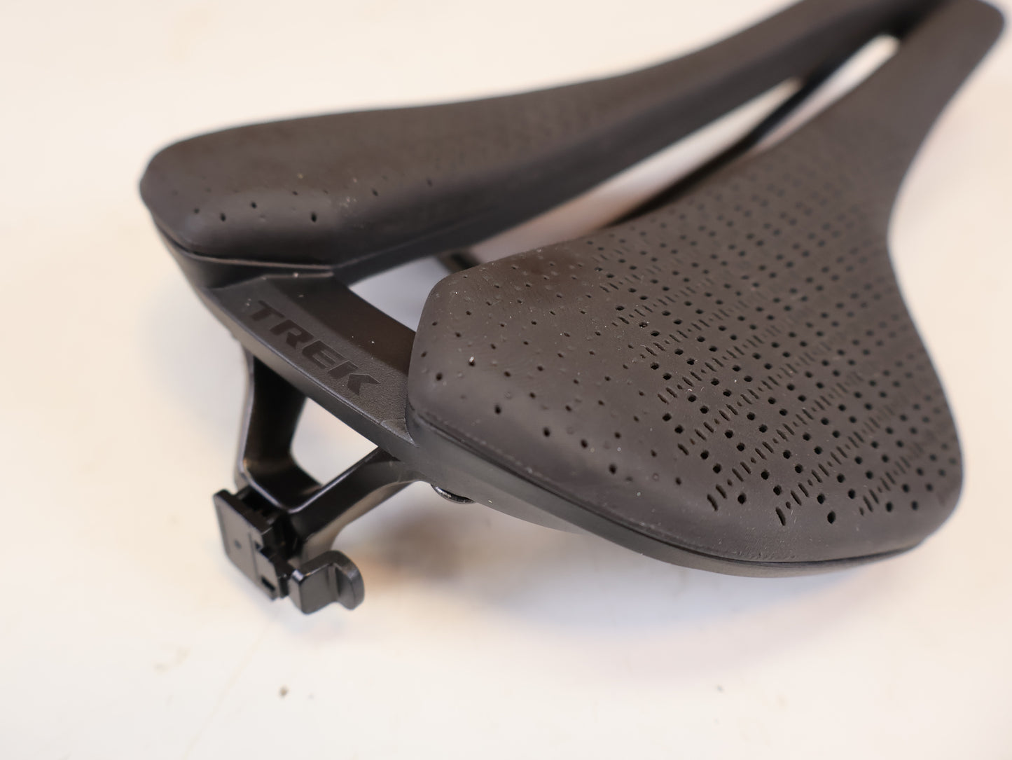 TREK AEOLUS ELITE AIRLOOM 3D SATTEL 155 MM