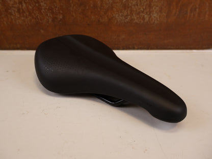 TREK VERSE TRAIL SATTEL 145 MM STAHLSTREBEN SCHWARZ