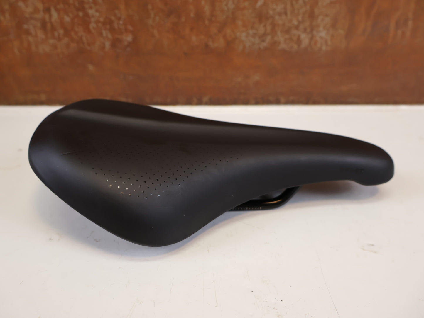 TREK VERSE TRAIL SATTEL 145 MM STAHLSTREBEN SCHWARZ