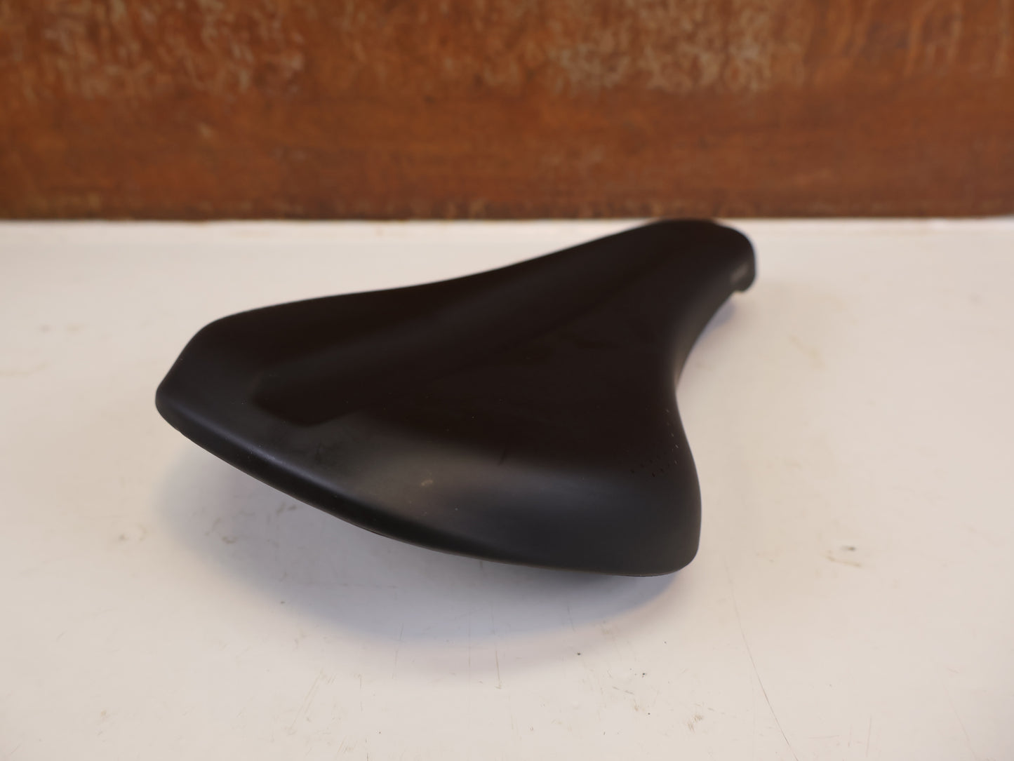 TREK VERSE TRAIL SATTEL 145 MM STAHLSTREBEN SCHWARZ