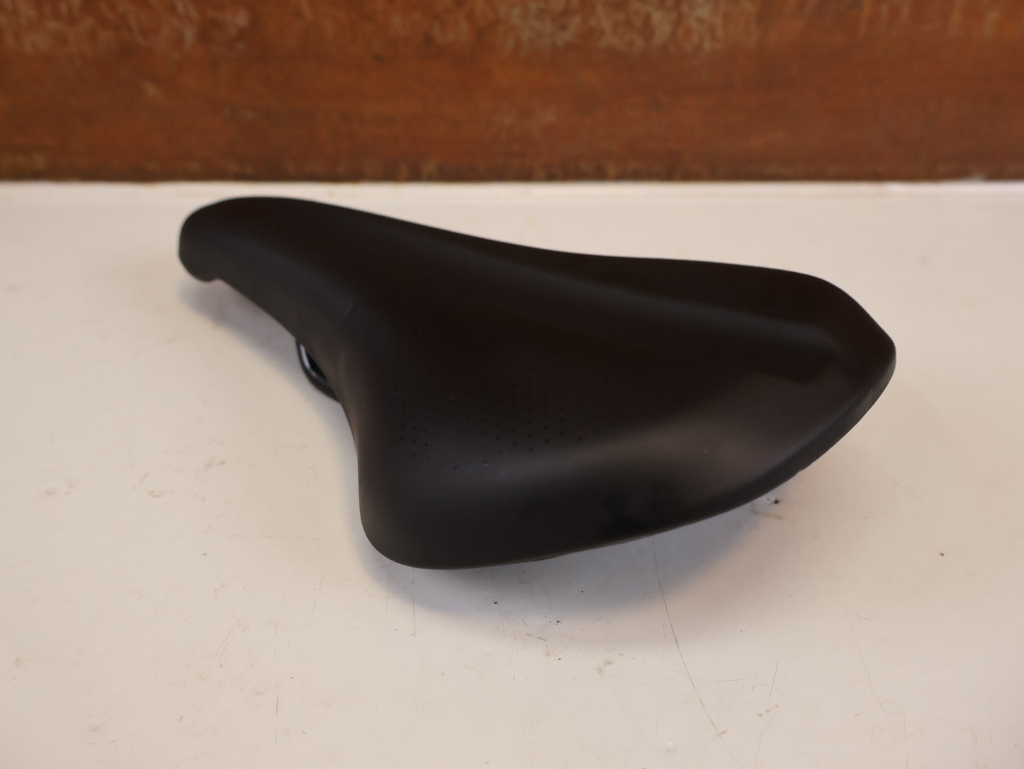 TREK VERSE TRAIL SATTEL 145 MM STAHLSTREBEN SCHWARZ
