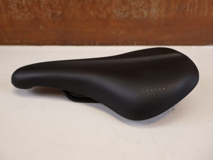 TREK VERSE TRAIL SATTEL 145 MM STAHLSTREBEN SCHWARZ