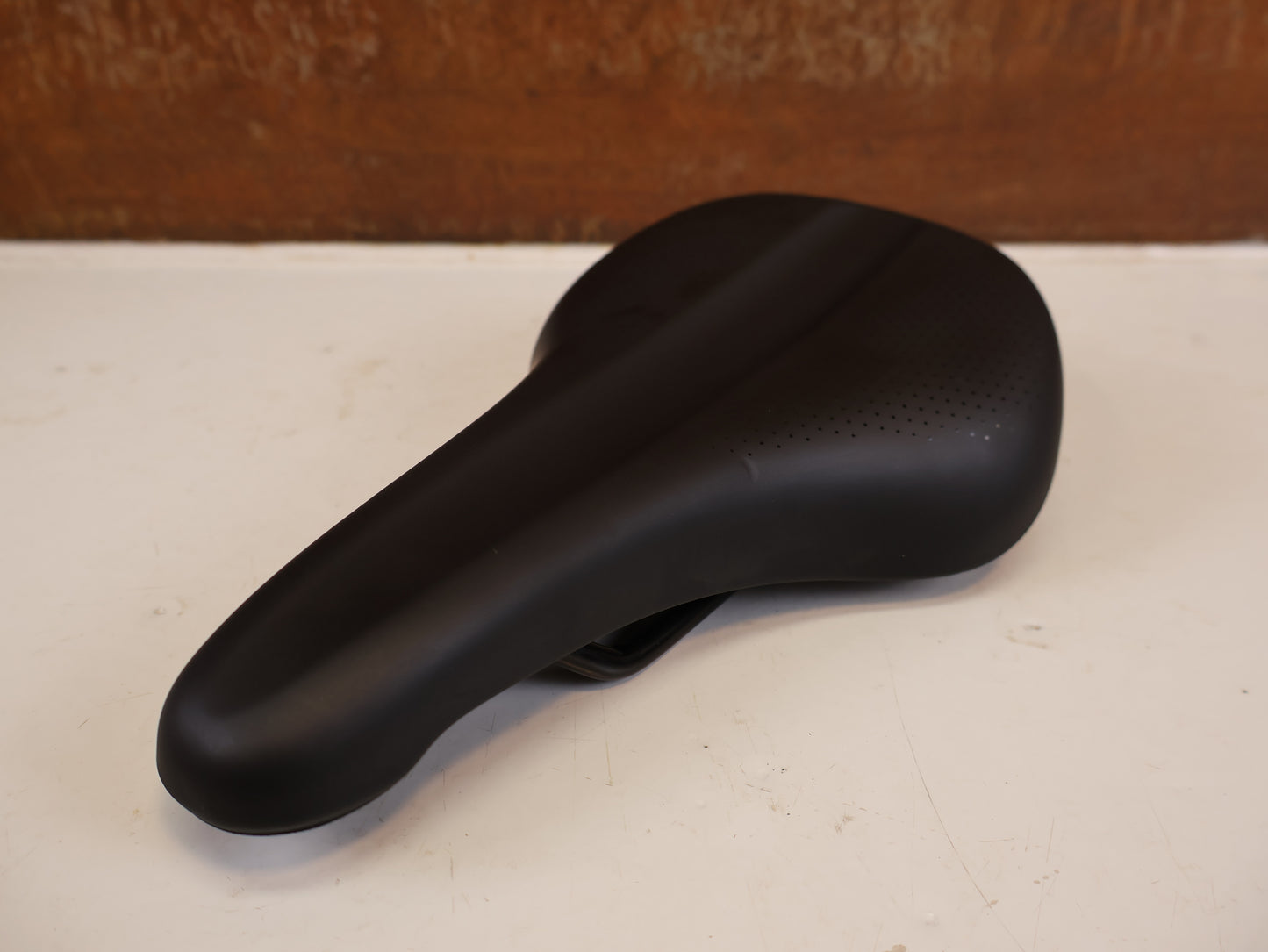 TREK VERSE TRAIL SATTEL 145 MM STAHLSTREBEN SCHWARZ