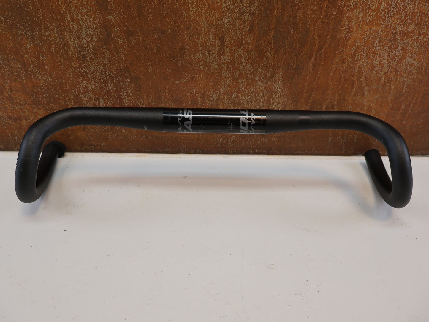EASTON EA70 AX GRAVEL LENKER / 440 MM / 16° FLARE / 31.8 MM / DI2 / SCHWARZ