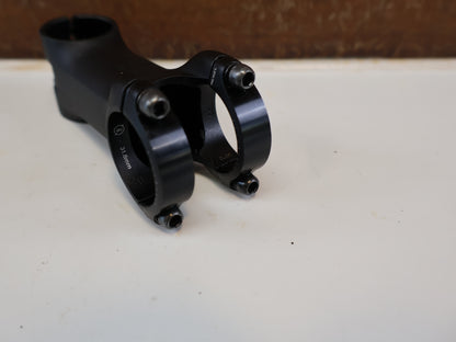 BONTRAGER PRO BLENDR VORBAU / 90 MM / 7° WINKEL / 31,8 MM LENKER