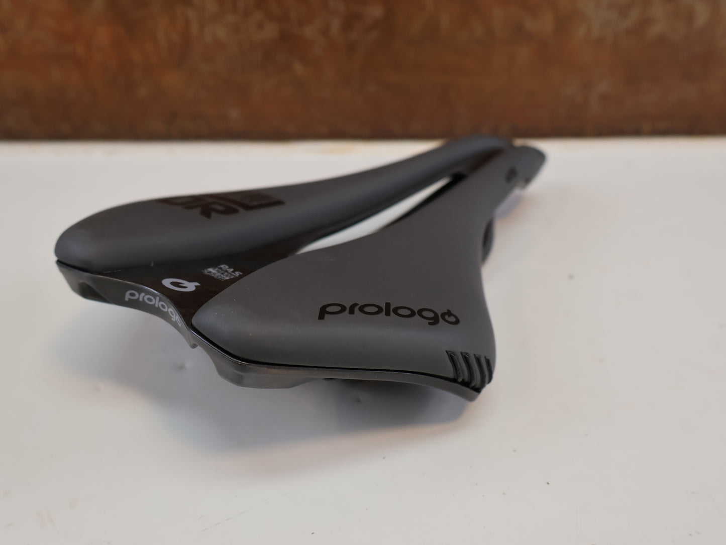 PROLOGO DIMENSION NDR NACK / CARBON SATTEL / 143 MM / ANTHRAZIT