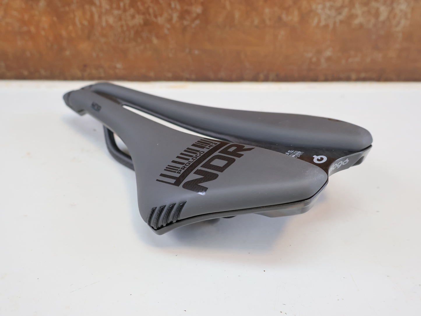 PROLOGO DIMENSION NDR NACK / CARBON SATTEL / 143 MM / ANTHRAZIT