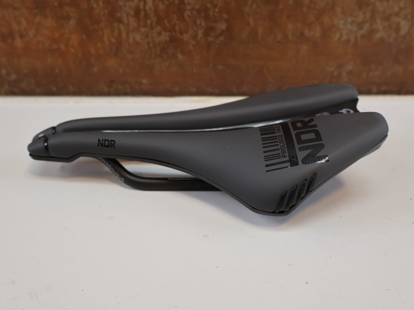 PROLOGO DIMENSION NDR NACK / CARBON SATTEL / 143 MM / ANTHRAZIT