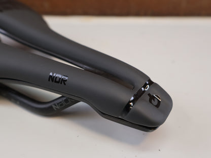 PROLOGO DIMENSION NDR NACK / CARBON SATTEL / 143 MM / ANTHRAZIT
