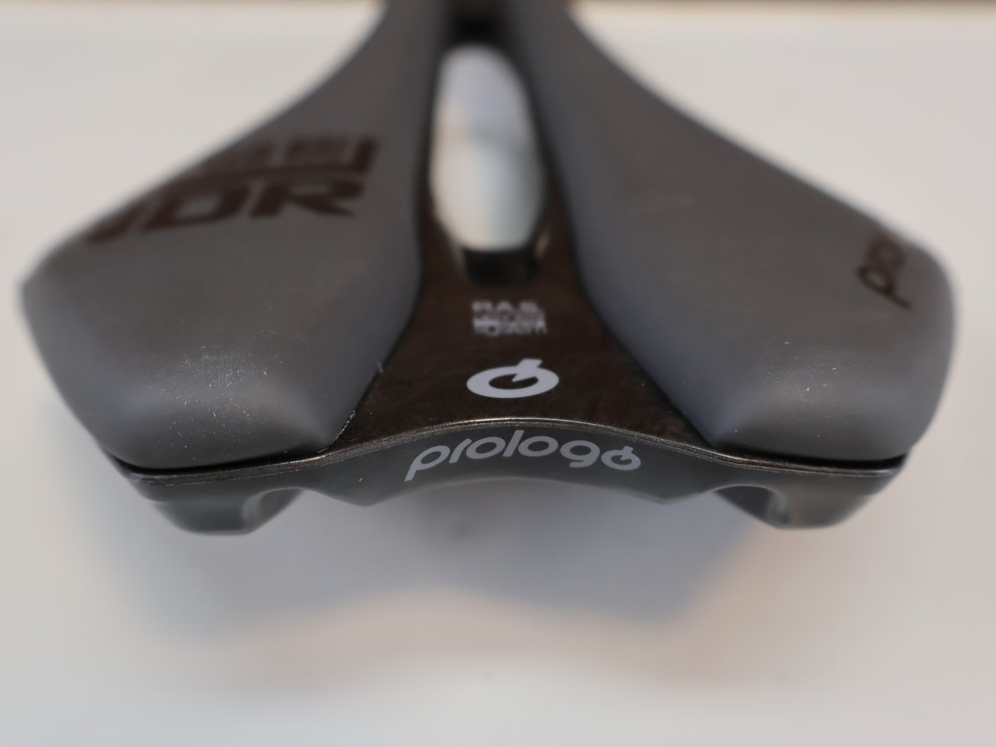 PROLOGO DIMENSION NDR NACK / CARBON SATTEL / 143 MM / ANTHRAZIT