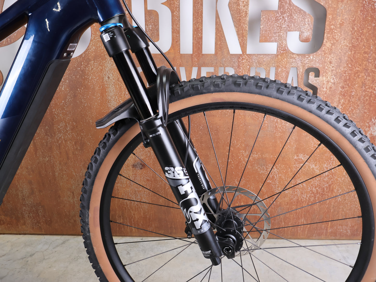 TREK POWERFLY+ FS 8 GEN 4 / MATTE/GLOSS MULSANNE BLUE / L