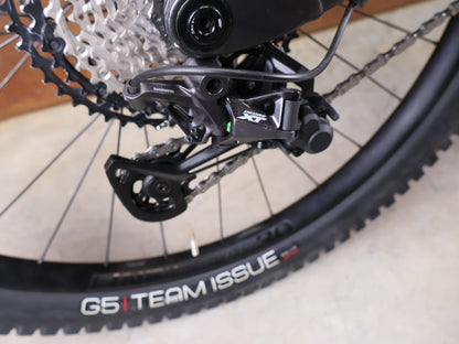 TREK SLASH 8 GEN 6 / MARIANAS BLUE / M/L