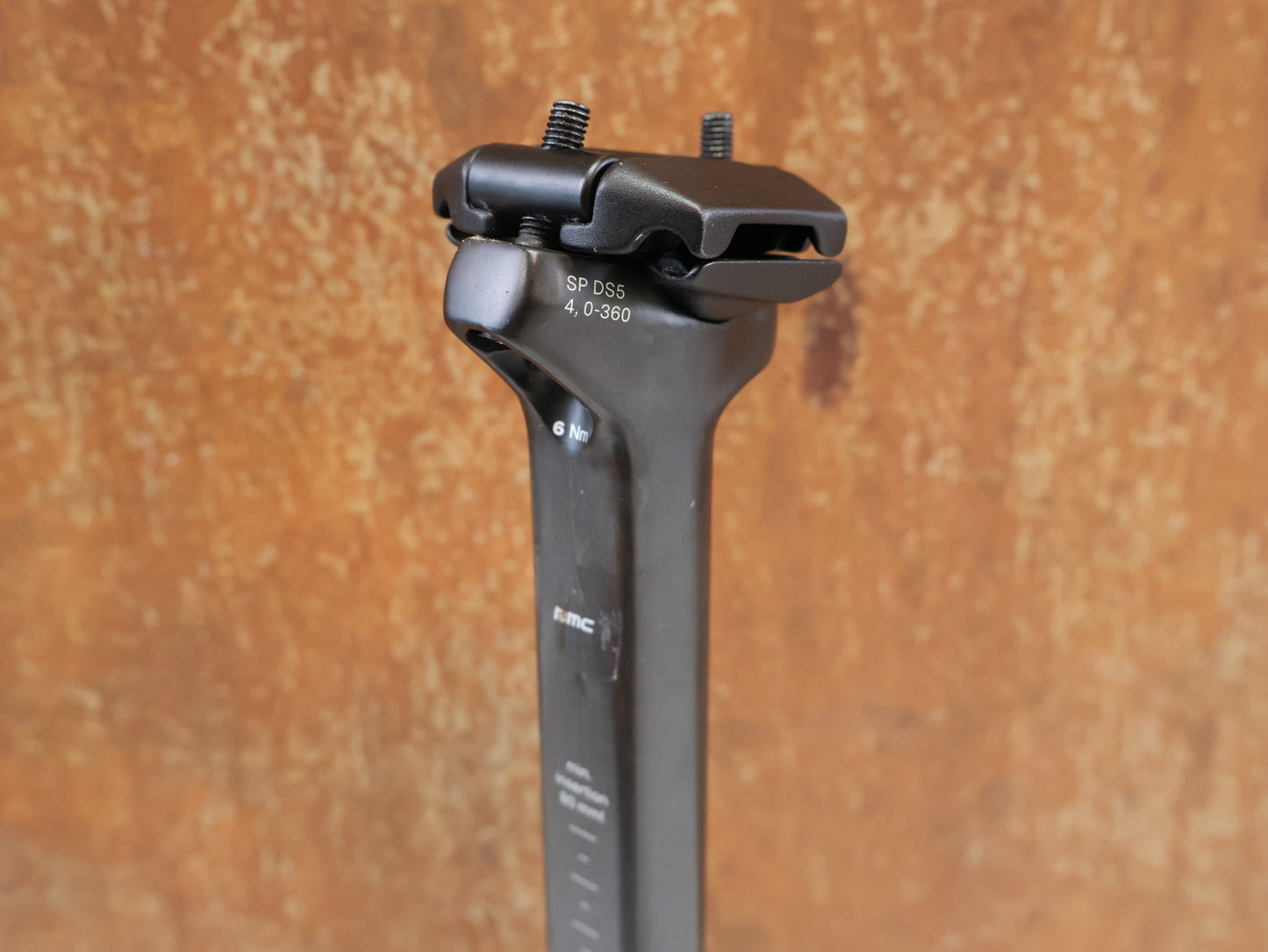 BMC URS 01 PREMIUM CARBON SATTELSTÜTZE / D-SHAPE / 0MM OFFSET / 221 G