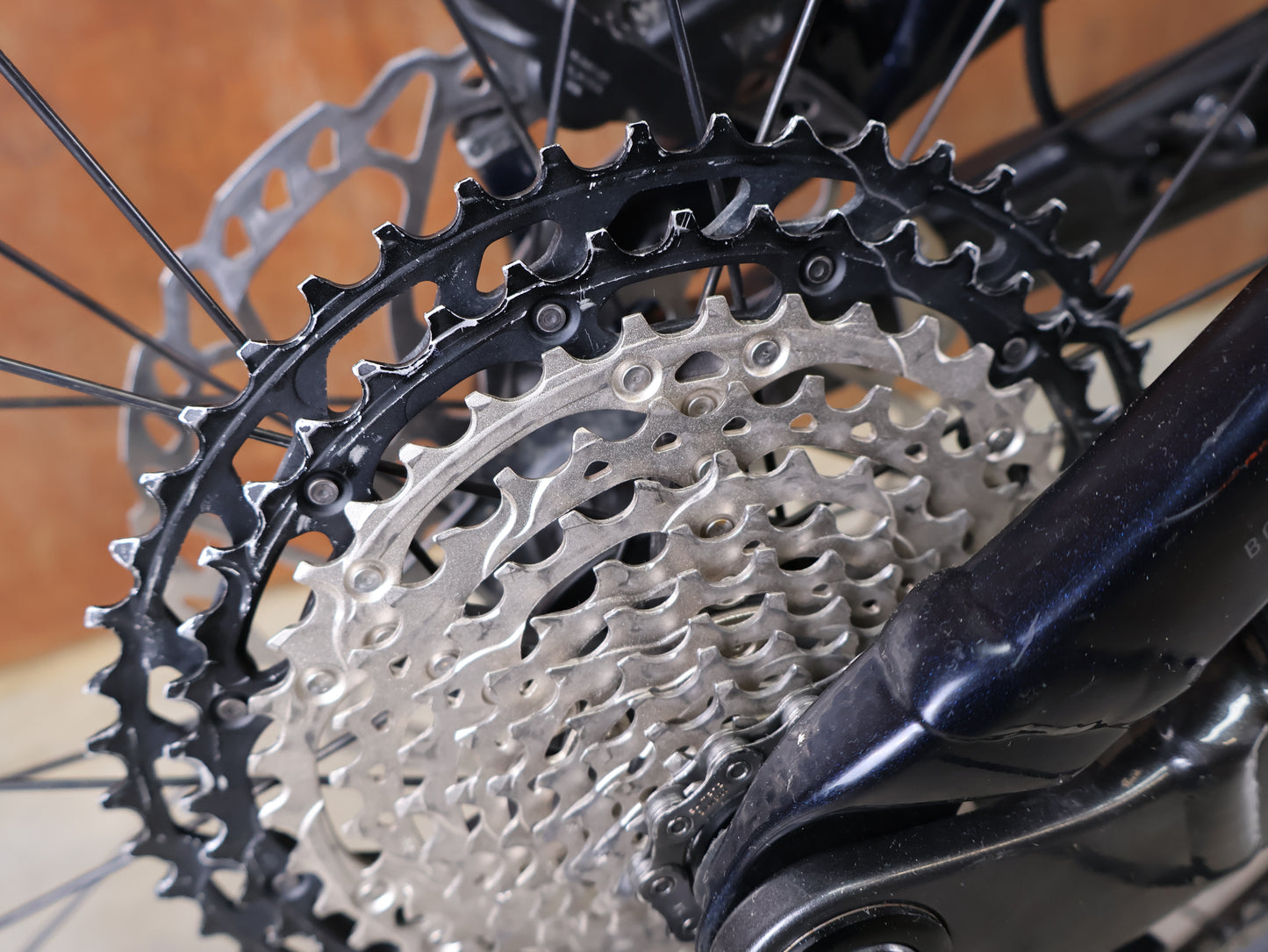 TREK SLASH 8 GEN 6 / MARIANAS BLUE / M/L