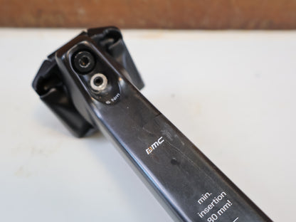 BMC URS 01 PREMIUM CARBON SATTELSTÜTZE / D-SHAPE / 0MM OFFSET / 221 G