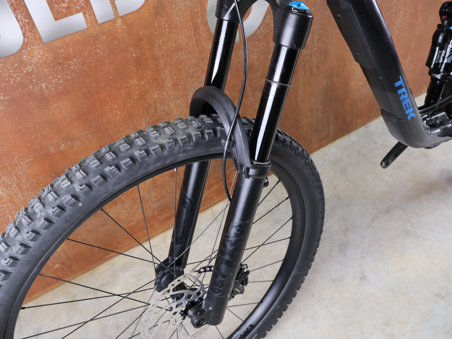 TREK SLASH 8 GEN 6 / MARIANAS BLUE / M/L