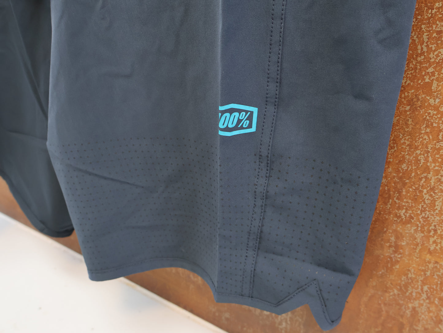 100% DRAFT ATHLETIC SHORT / CHARCOAL / GR. XL / HERREN SPORT HOSE
