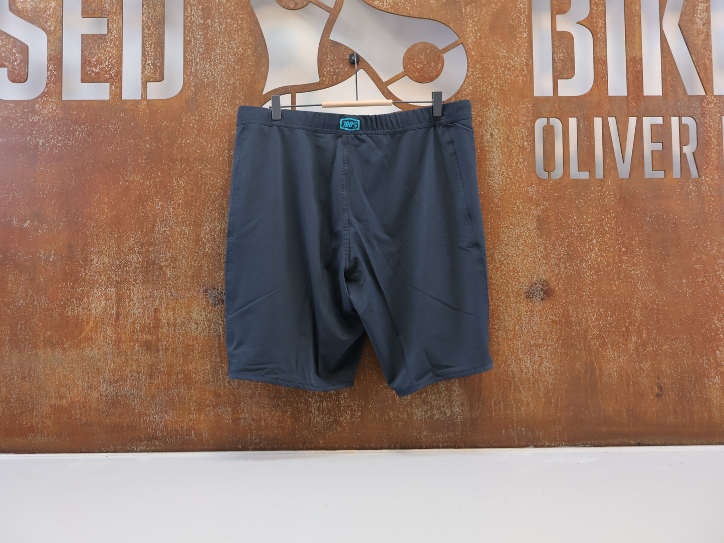 100% DRAFT ATHLETIC SHORT / CHARCOAL / GR. XL / HERREN SPORT HOSE