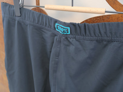100% DRAFT ATHLETIC SHORT / CHARCOAL / GR. XL / HERREN SPORT HOSE