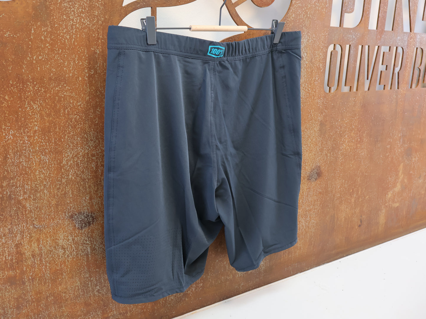 100% DRAFT ATHLETIC SHORT / CHARCOAL / GR. XL / HERREN SPORT HOSE