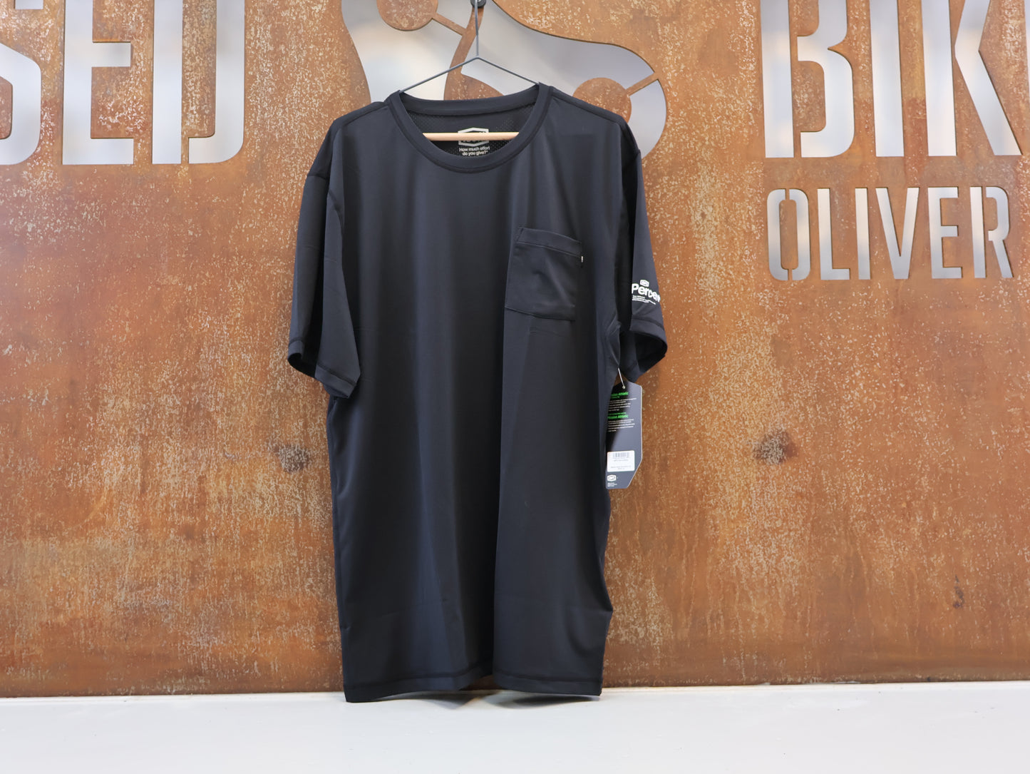 100% MISSION ATHLETIC T-SHIRT / SCHWARZ / GR. XL / HERREN / MESH