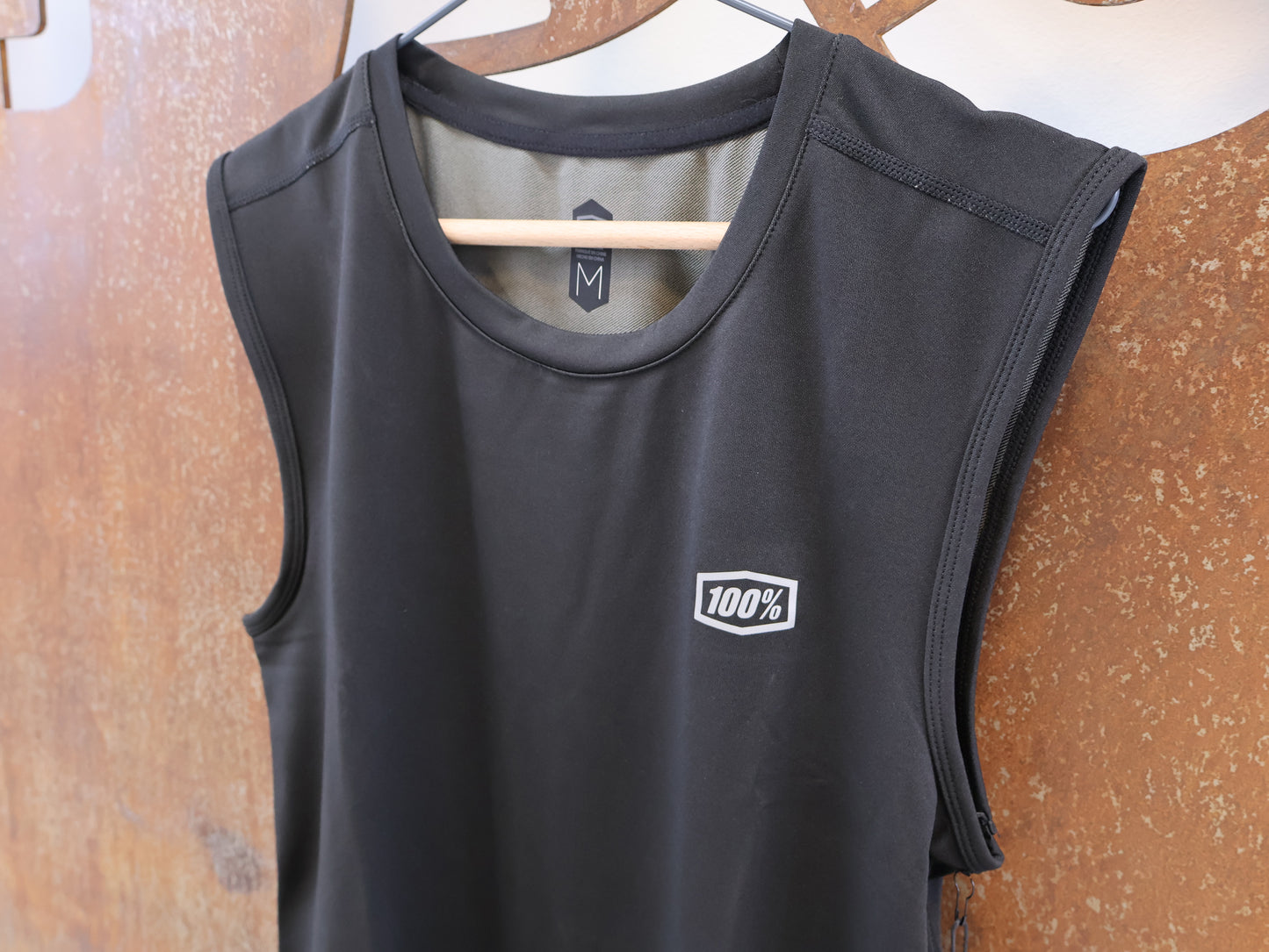 100% BASECAMP SLEEVELESS BASELAYER / HERREN / GR. M / SCHWARZ / MTB