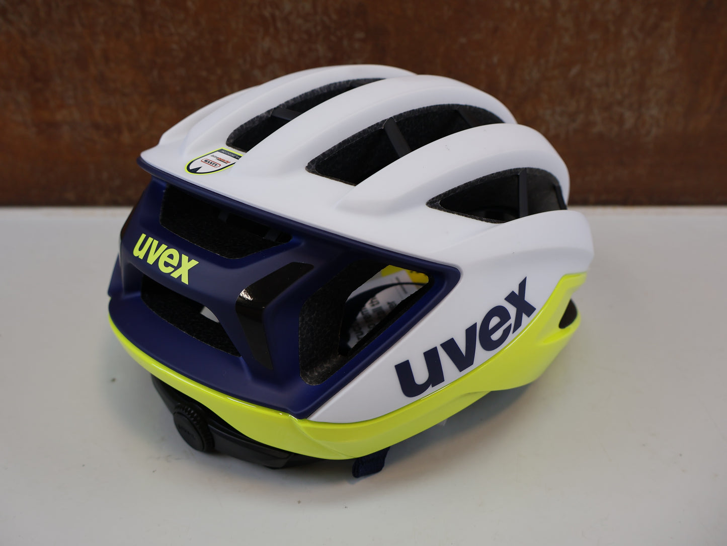 UVEX SURGE AERO MIPS / GR. 56-59 CM / RENNRAD HELM