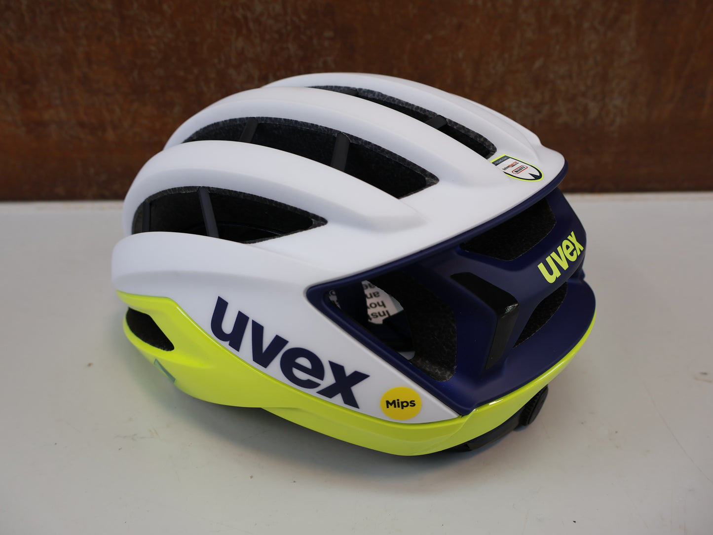 UVEX SURGE AERO MIPS / GR. 56-59 CM / RENNRAD HELM