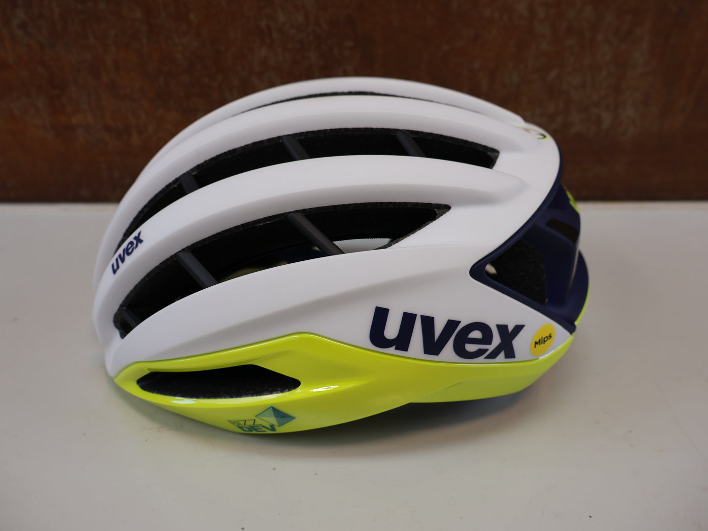 UVEX SURGE AERO MIPS / GR. 56-59 CM / RENNRAD HELM