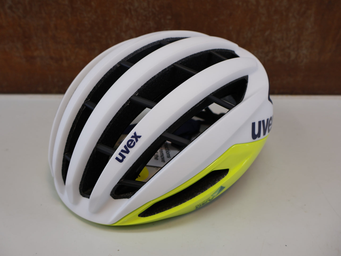 UVEX SURGE AERO MIPS / GR. 56-59 CM / RENNRAD HELM