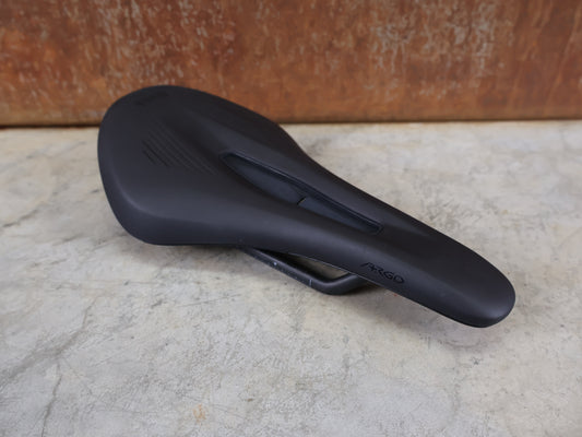 FIZIK VENTO ARGO X1 SATTEL / CARBON-STREBEN / OFF-ROAD / 140MM